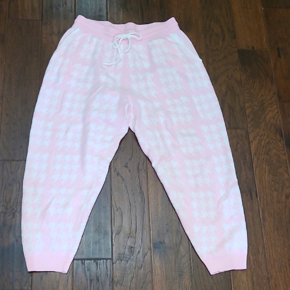 Crown & Ivy women's pink & white joggers with large houndstooth pattern size XL